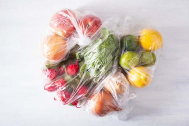 Ternyata Berbahaya! 5 Makanan yang Tidak Boleh Disimpan di Wadah Plastik